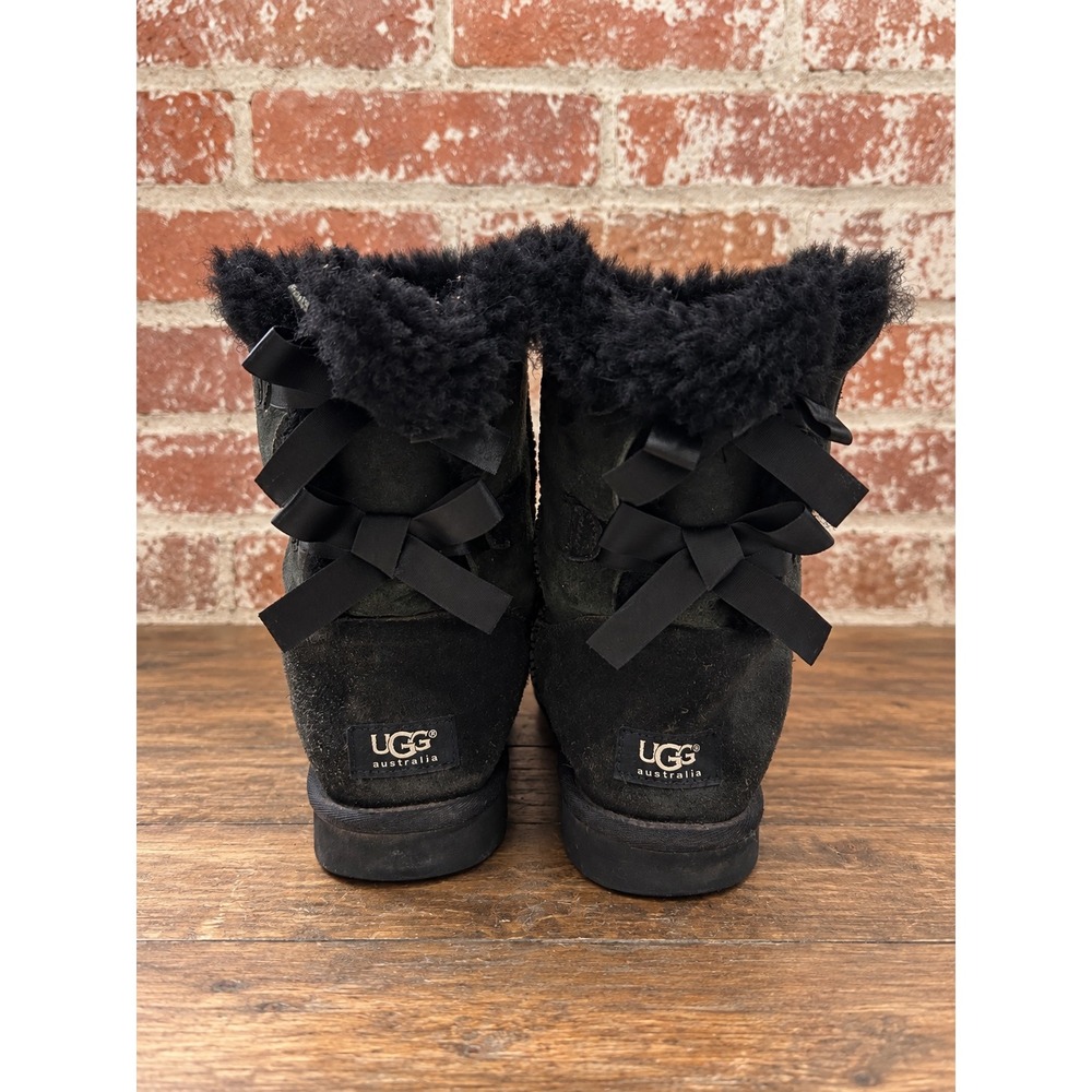 Y2K UGG Australia Bailey Bow Black Suede Sheepskin Boots 9 2000s Fall Coquette